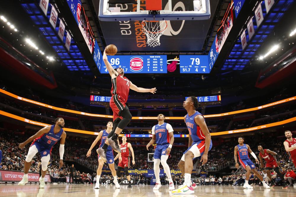 时替补登场 时替补登场